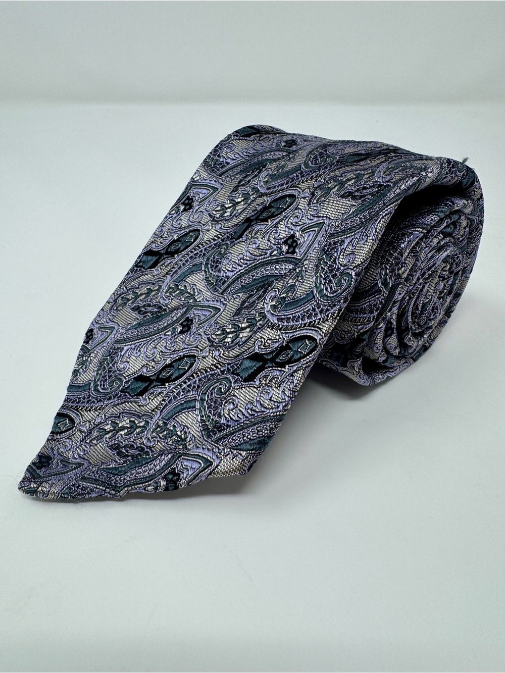 Robert Talbott Seven Fold #6/40 Silver Paisley Silk Tie 63in